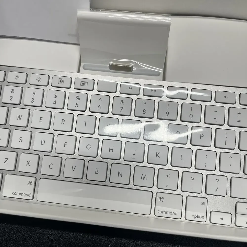 NEW Original Apple A1359 / MC533LL/B Keyboard Dock For iPad (1st Gen 1,2,3) OEM
